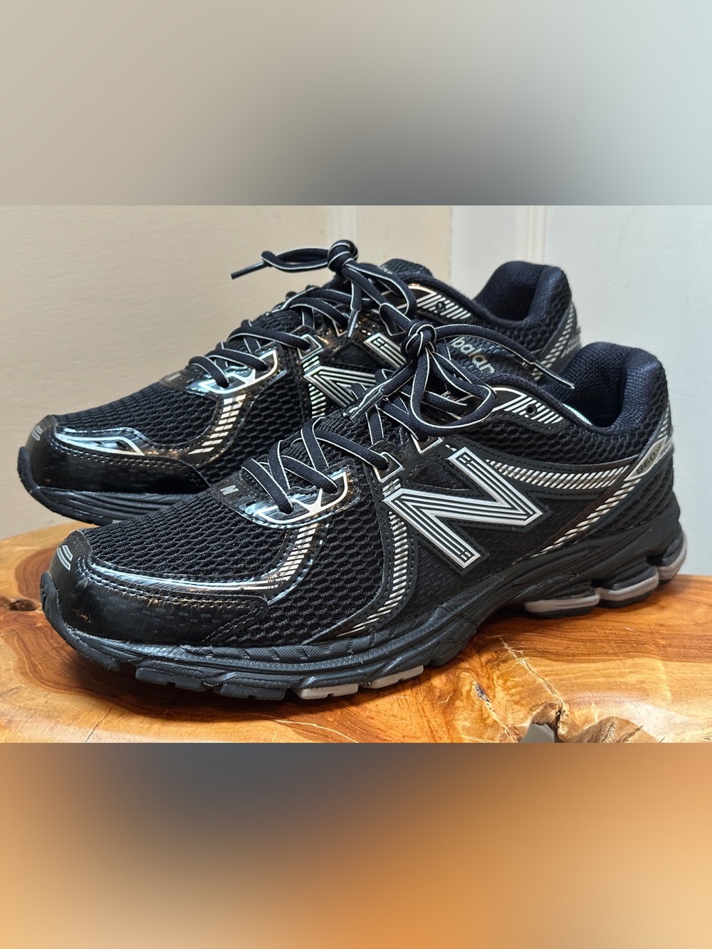 New Balance 860v2 - Size: US Men’s 11